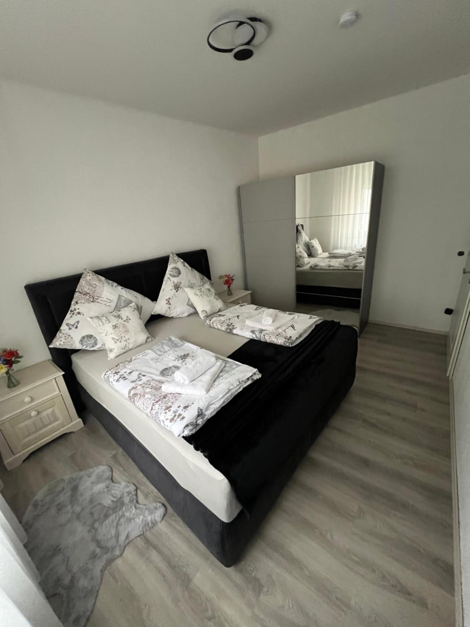 Apartment 1 In Duisburg-Mitte, Altstadt Bagian luar foto